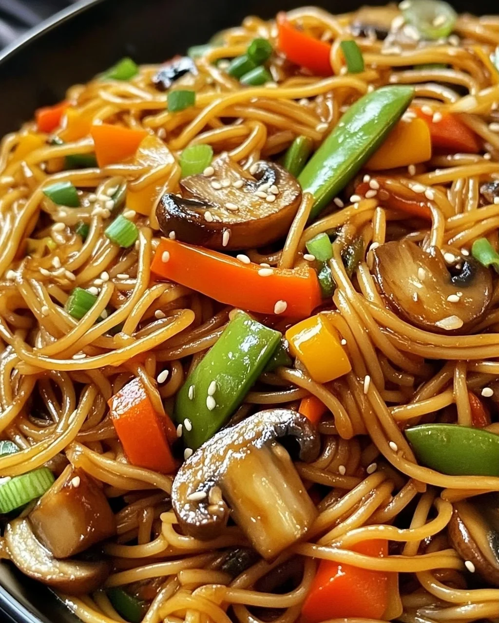 Beladene Gemüsenudeln Lo Mein für jeden Tag