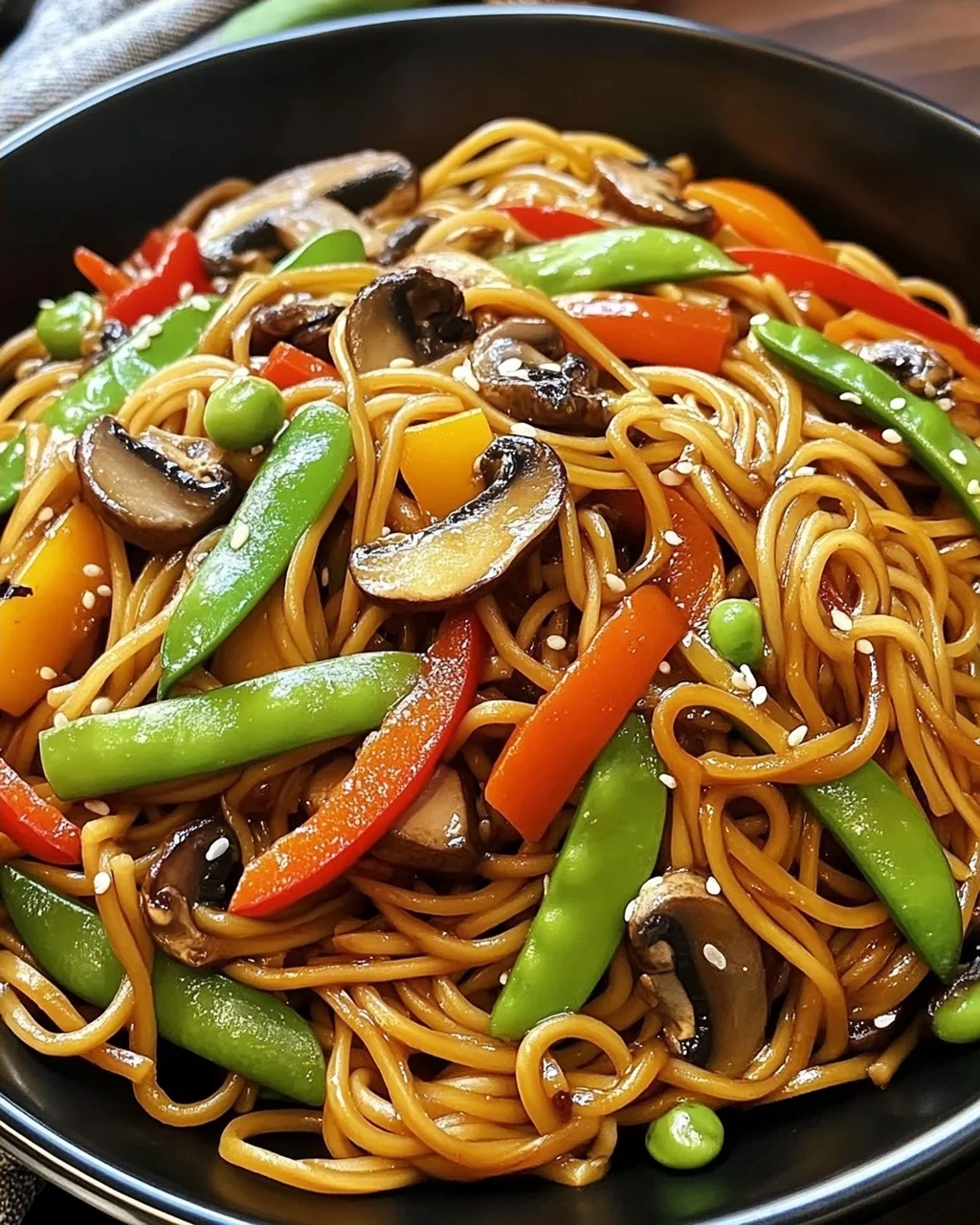 Beladene Gemüsenudeln Lo Mein für jeden Tag