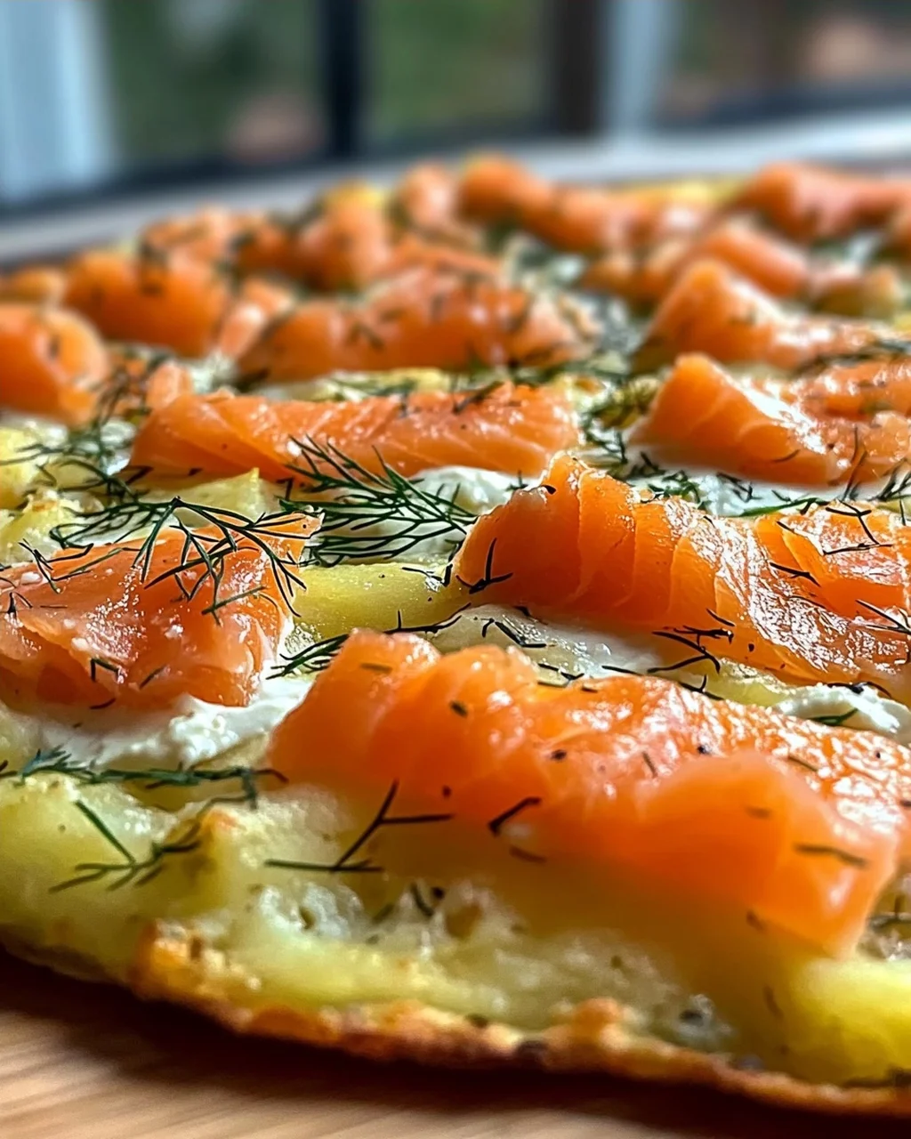 Smoked Salmon Potato Pizza: Quick, Creamy, and Irresistible!